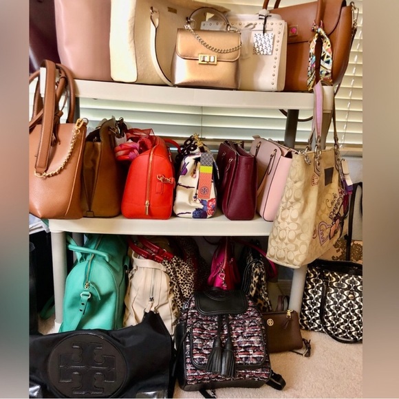 Not so MYSTERY Designer Box 2 handbags, cosmetic bag w/cosmetics. NWT, NWOT, EUC - Picture 6 of 8